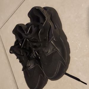 Nike Huarache run size 3y black